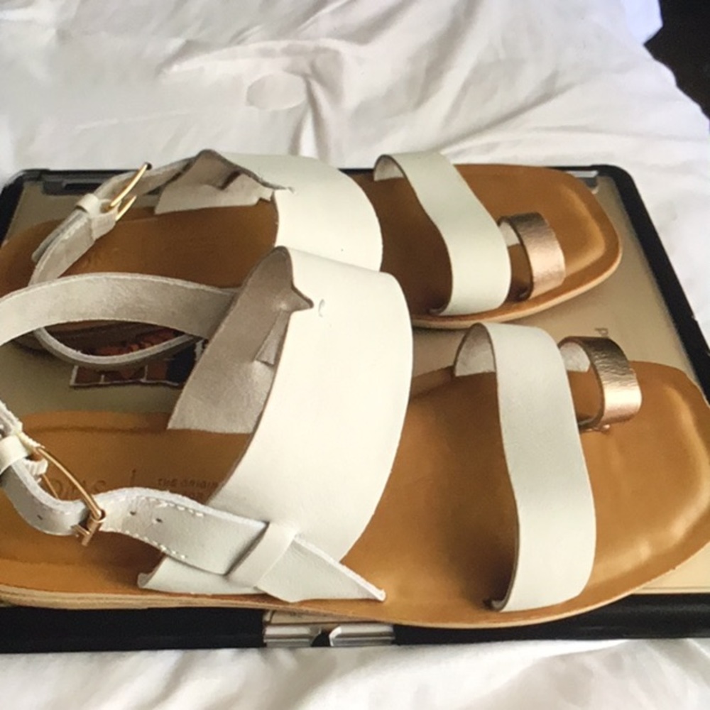 TOMS. SANDALS - Picture 2 of 7